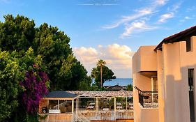 Linda Beach Hotel Side